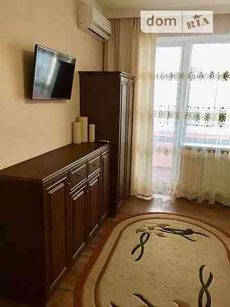 Оренда Квартира 3-кімнатна, 13/35 поверх на ул. Ревуцкого, 15 Київ