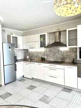 Оренда Квартира 1-кімнатна, 20/24 поверх на Гетьмана, 1а Київ