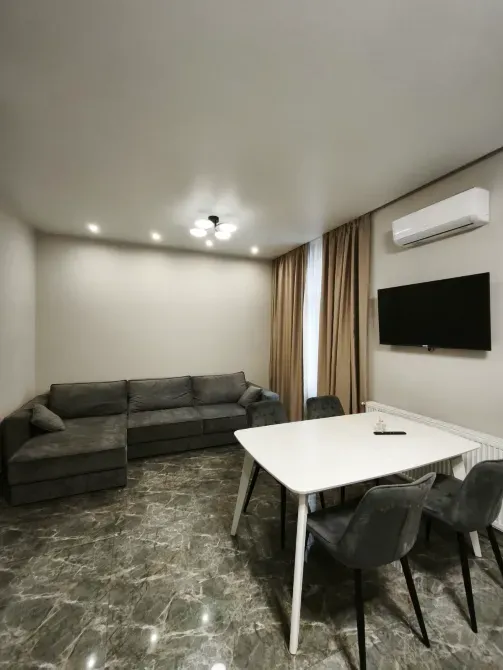 Продажа 1к Квартира 67 кв.м Слов'янська набережна 21А Ужгород - изображение 1