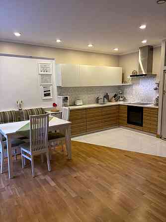 Продаж Квартира 2-кімнатна, 1/9 поверх на Регенераторна вул., д. 4 Kiev