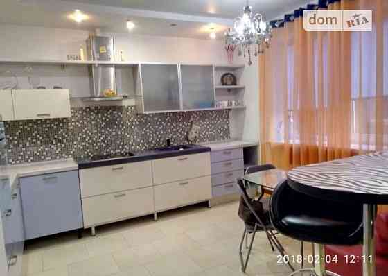 Оренда Квартира 3-кімнатна, 14/25 поверх на ул. Анны Ахматовой, 13-д Київ