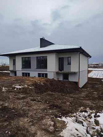 Продаж Будинок 4-кімнатний Запитів