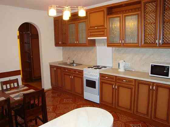 Оренда Квартира 3-кімнатна, 18/22 поверх на ул. Урловская Киев