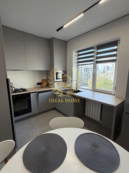 Продаж Квартира 3-кімнатна, 6/9 поверх на Хорольская ул., 8/4 Київ - фото 1