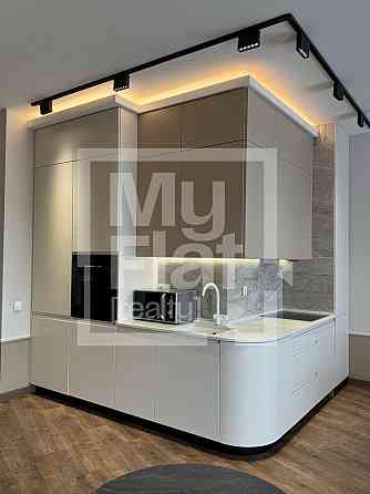 Оренда Квартира 4-кімнатна, 6/23 поверх на вул. Бусловская Kiev