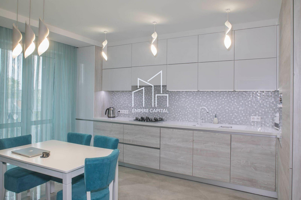 Продаж Квартира 3-кімнатна, 6/10 поверх на вул. Угорська Львів - фото 1