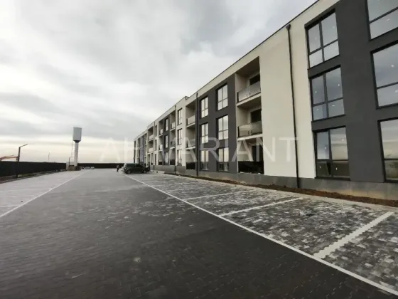 For sale 1-room Apartment 39 sq.m Волошкова 32 Storozhnytsia