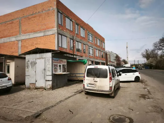 Продаж Торгово-офісний центр площа 367 кв.м 1-й поверх на Андрія Палая 2А Ужгород