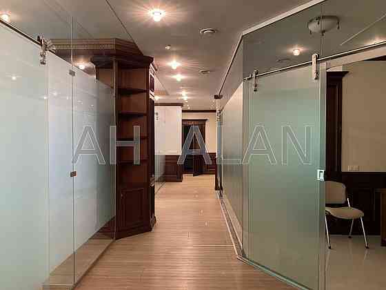 Оренда Будинок на Інститутська вул., 18А Київ