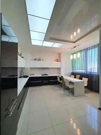 Продаж Квартира 3-кімнатна, 9/10 поверх на Малиновского Маршала ул., 48А Дніпро