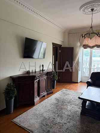 Оренда Будинок 3-кімнатний на Хрещатик вул., 27 Київ