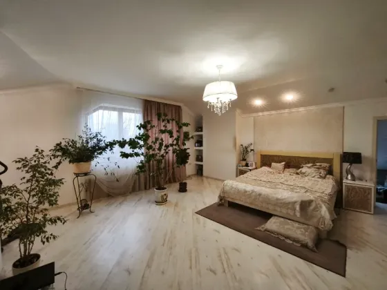 For sale 2-storey House with land 12 ares 293 sq.m 7+ rooms at Володимирська Uzhhorod