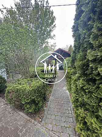 Розкішний будинок з озером: ваша власна оаза спокою 