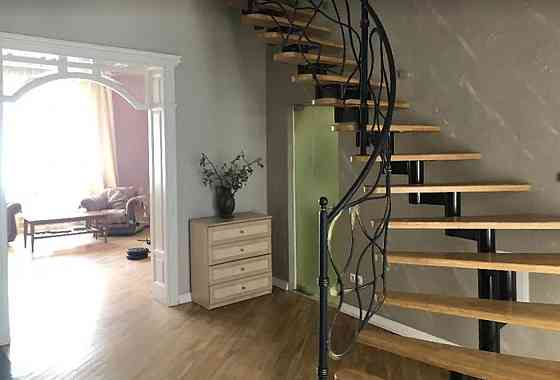 Продаж Квартира 4-кімнатна, 3/4 поверх на вул. Миколи Лисенка L'viv