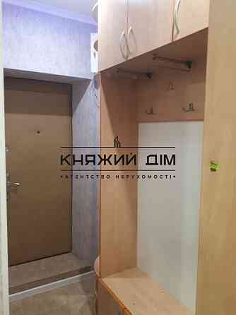 Оренда Квартира 1-кімнатна, 3/5 поверх на Воссоединения просп./Соборності просп. Kiev