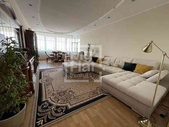 Продаж Квартира 4-кімнатна, 7/21 поверх на вул. Хмельницкого Богдана Киев