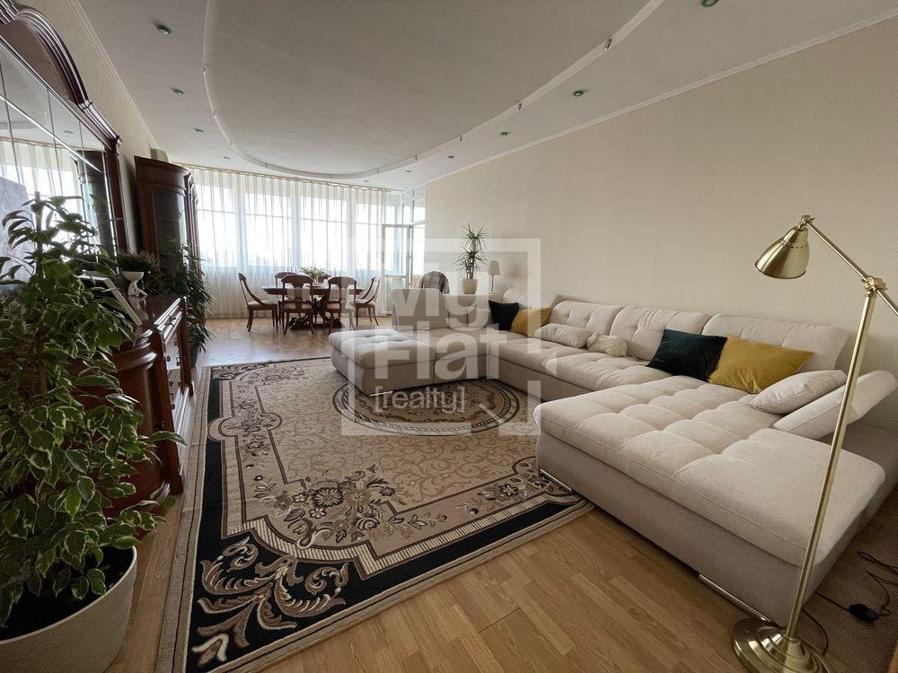 Продаж Квартира 4-кімнатна, 7/21 поверх на вул. Хмельницкого Богдана Kiev - photo 1