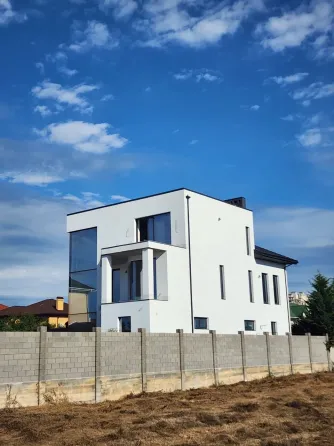 Продажа 2-этажный Дом с участком 6 сот 245 кв.м 3 комн. на Фонтанка Одесса