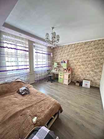 Продаж Квартира 3-кімнатна, 1/2 поверх на вул. Забайкальський Харків