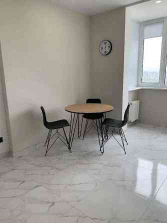 Оренда Квартира 1-кімнатна, 21/30 поверх на Харьковское шоссе, 19а Kiev