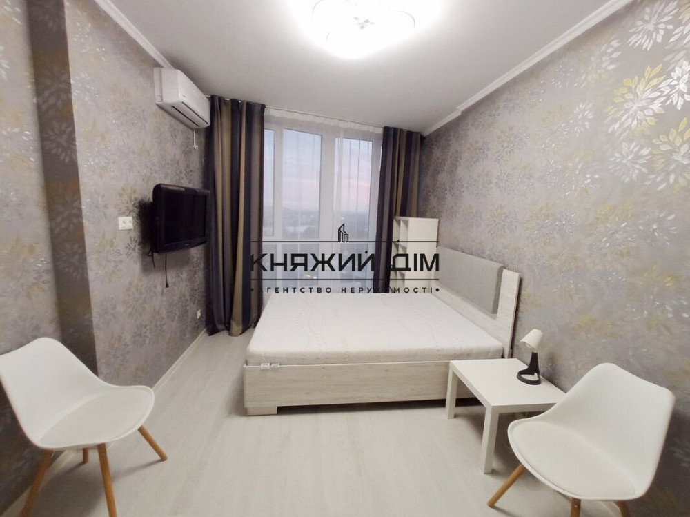 Оренда Квартира 1-кімнатна, 14/27 поверх на Светлая ул. Киев - изображение 1