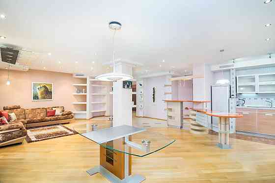 Продаж Квартира 4-кімнатна, 8/14 поверх на Булаховського Академіка вул., д. 5В Київ