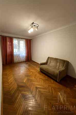 Продаж Квартира 3-кімнатна, 2/5 поверх на Костя Гордиенко вул., д. 8 Киев