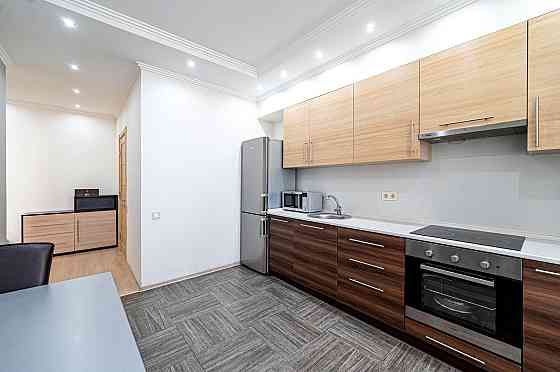 Продаж Квартира 2-кімнатна, 15/25 поверх на Бажана Николая вул., д. 8-Б Kiev