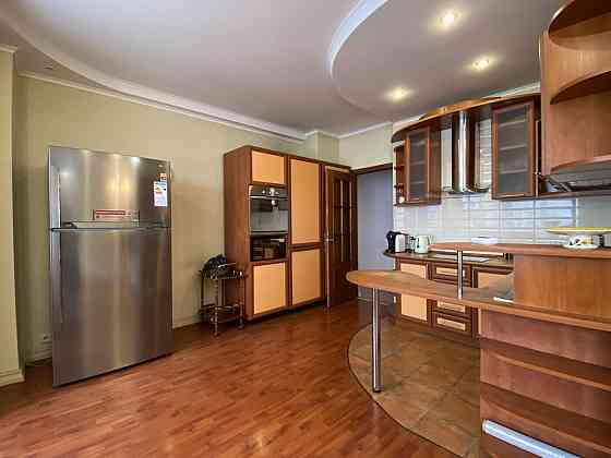 Оренда Квартира 3-кімнатна, 7/24 поверх на улица Никольско-Слободская, д.6 Киев