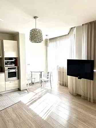 Оренда Квартира 1-кімнатна, 20/24 поверх на Гетьмана, 1а Київ