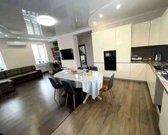 Продам 2-комнатную  квартиру  на Артиллерийской ,ЖК Фаворит Одеса