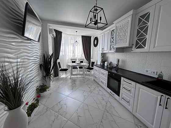 Большая, стильная 3-комнатная квартира с современным ремонтом и мебелью. Limanka