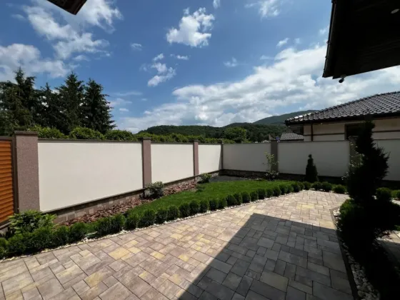 Selling cottage renovated and furnished Vynohradiv