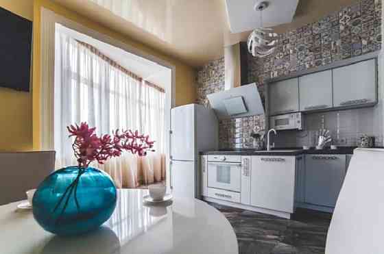 Оренда Квартира 3-кімнатна, 16/17 поверх на Базарная ул., 5/3 Одеса