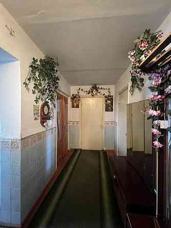 Продаж Квартира 3-кімнатна, 2/2 поверх на вул. Дворецька Ровно