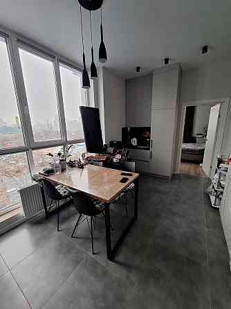 Продаж Квартира 2-кімнатна, 8/10 поверх на Центральна вул., д. 21Б Kiev