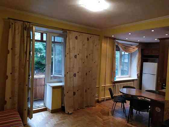 Оренда Квартира 3-кімнатна, 2/5 поверх на ул. Белорусская Kiev