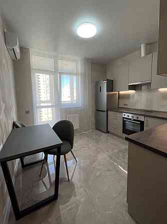 Оренда Квартира 1-кімнатна, 17/25 поверх на Ревуцкого ул., 40 б Київ