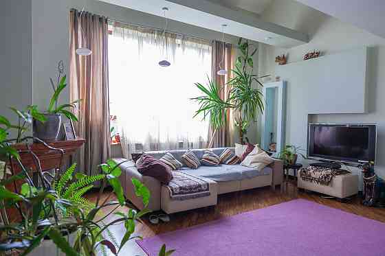 Продаж Будинок 6-кімнатний Navariia