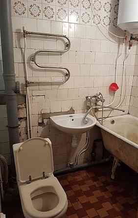 Продаж Квартира 4-кімнатна, 1/2 поверх на Караваева ул., 41 Днепр