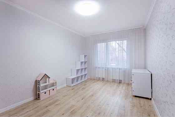 Продаж Квартира 2-кімнатна, 12/25 поверх на Ревуцкого вул., д. 54 Київ