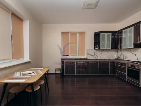 Оренда 2-поверховий   200 кв.м 4 кімн.  Чернівці - фото 1