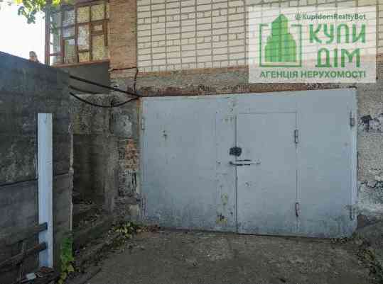 Двоповерховий цегляний будинок. Івано-Благодатне Кропивницький