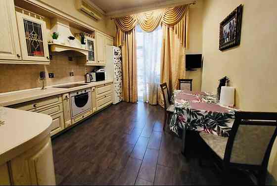 В продаже 5-ти комнатная квартира в 2-х уровнях возле парка Шевченко Одесса