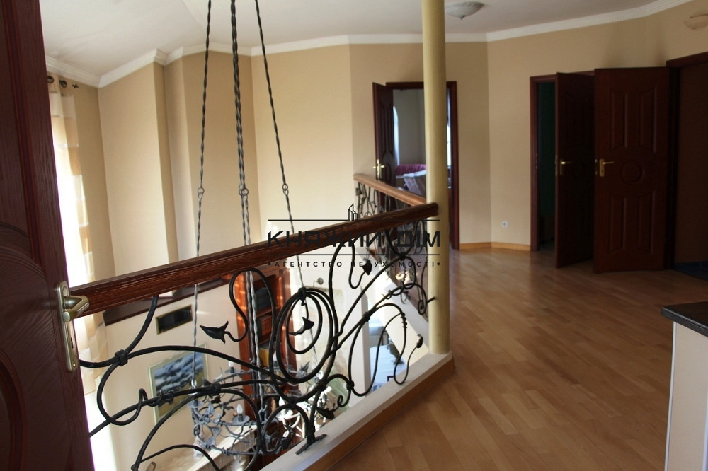 Предлагается на продажу дом в Лесниках 450 м2 и 15 соток с ландшафтным дизайном № 229517  - фото 4