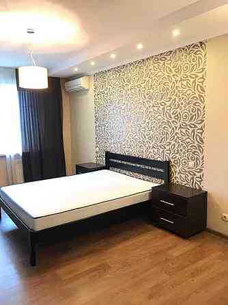 Оренда Квартира 1-кімнатна, 20/22 поверх на вул. Краківська, 13В Киев