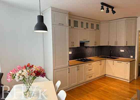 Продаж Квартира 3-кімнатна, 7/8 поверх на Двірська Ивано-Франковск