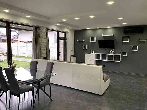 Оренда Квартира 3-кімнатна, 1/1 поверх на вул. Центральна Осещина