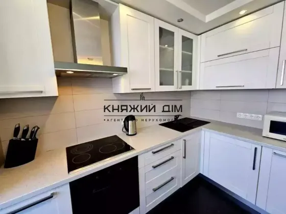 Оренда Квартира 1-кімнатна, 18/25 поверх на Урловская ул. Kiev