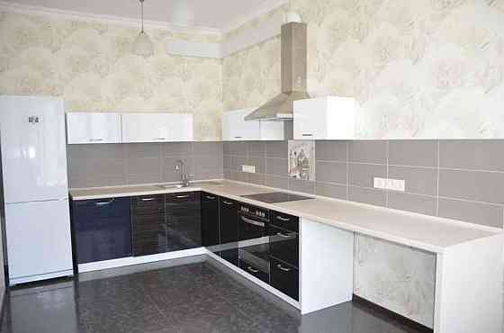 Оренда Квартира 3-кімнатна, 21/24 поверх на ул. Срибнокильская Kiev